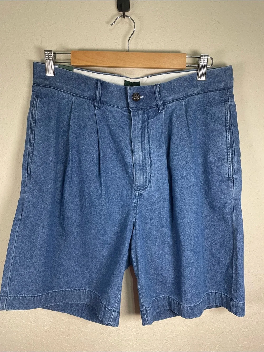 J. Crew Men’s 8” Relaxed Pleated Blue Chambray Denim Shorts Red Oarsman